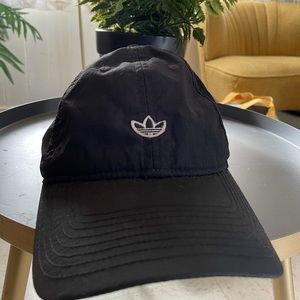 Simple black adidas cap !